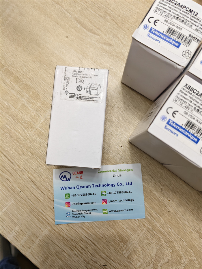 Schneider XS8C2A4PCM12