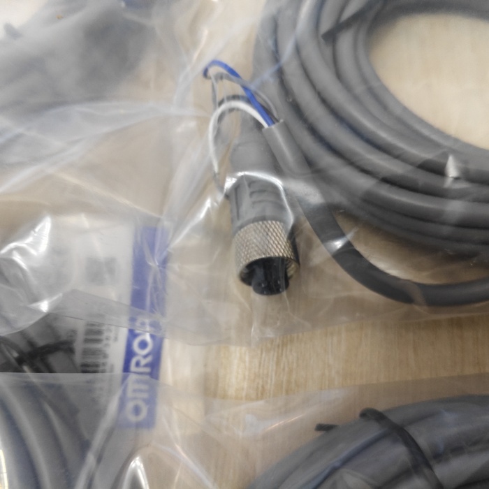 OMRON XS2F-D521-DG0-A